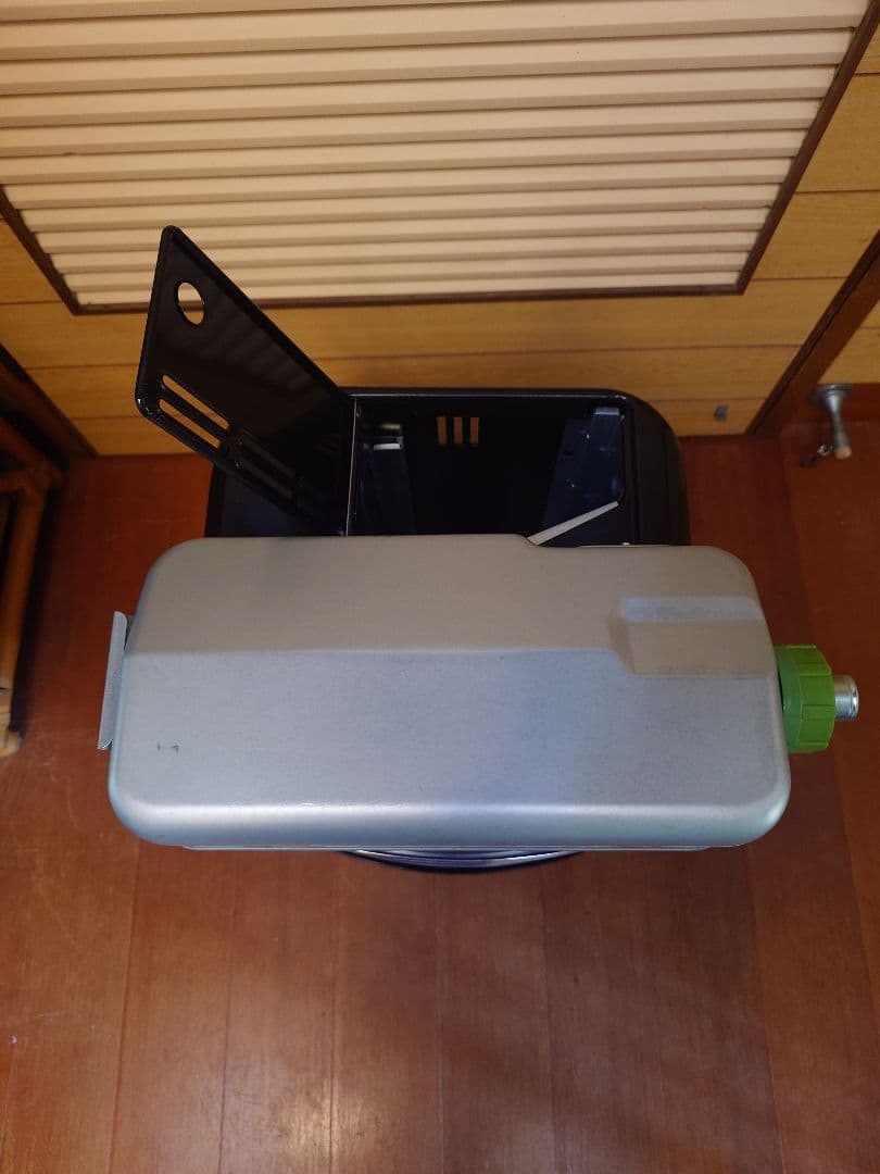 アラジン製石油ストーブ一度使用のみです。