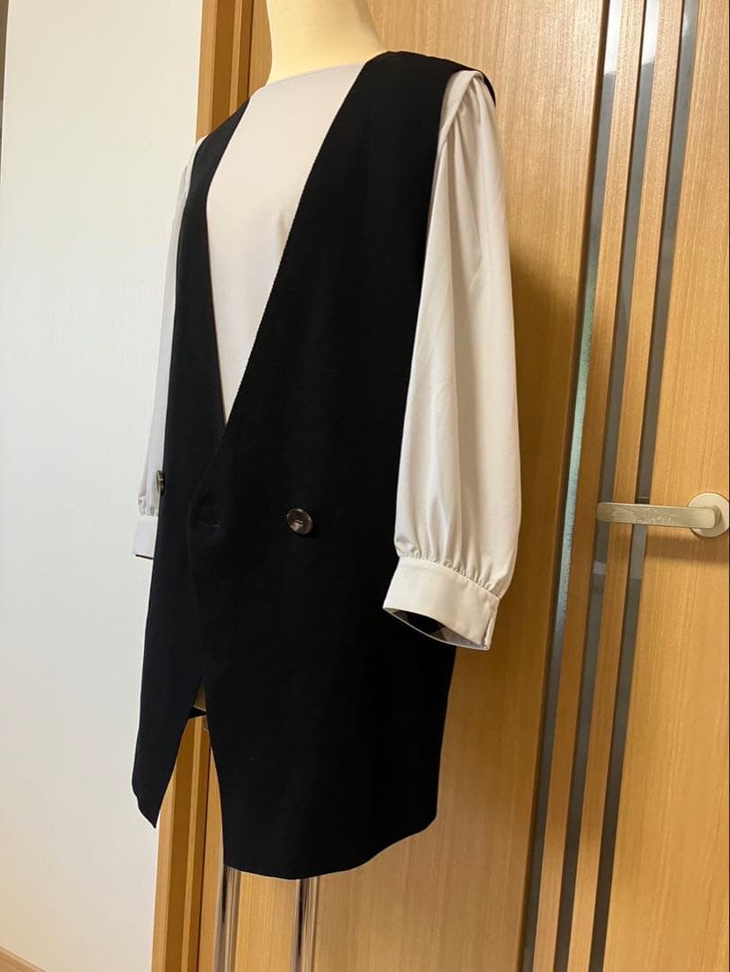 最終お値下げ エポカのジレ（黒）