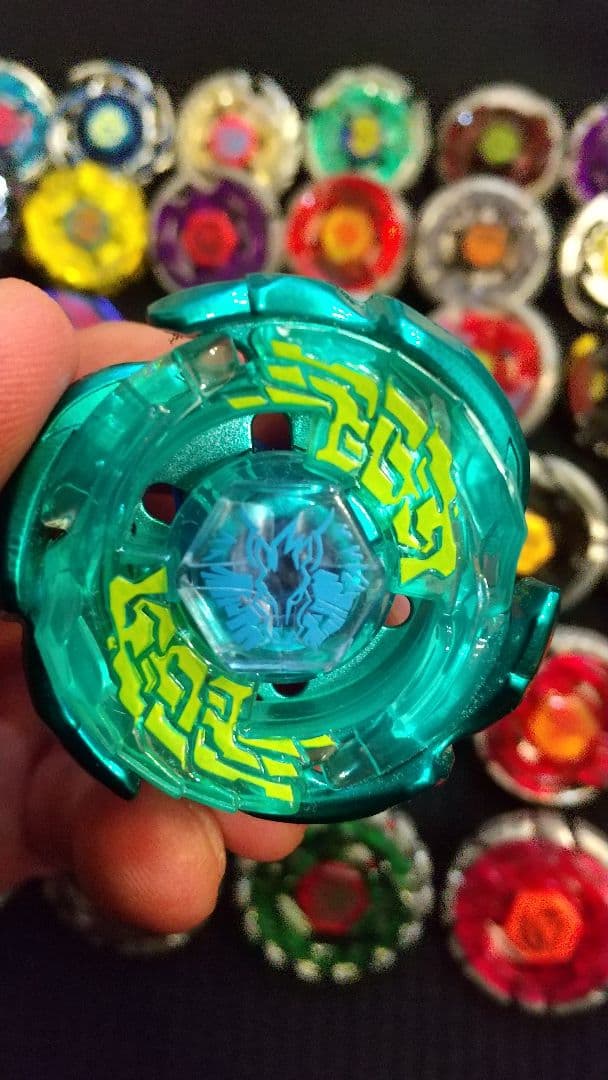 【人気】ベイブレード+パーツ等 引退品まとめ売り