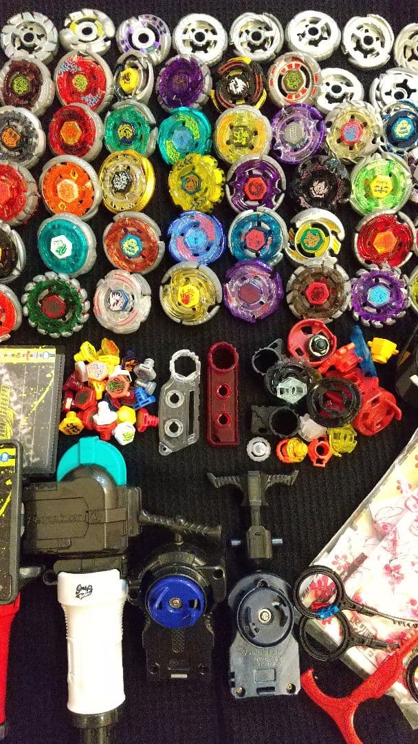 【人気】ベイブレード+パーツ等 引退品まとめ売り