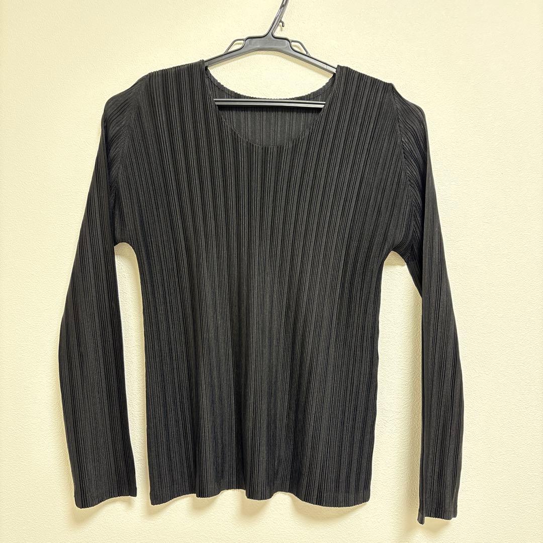 美品 イッセイミヤケ　プリーツ・プリーズ 黒 長袖カットソー