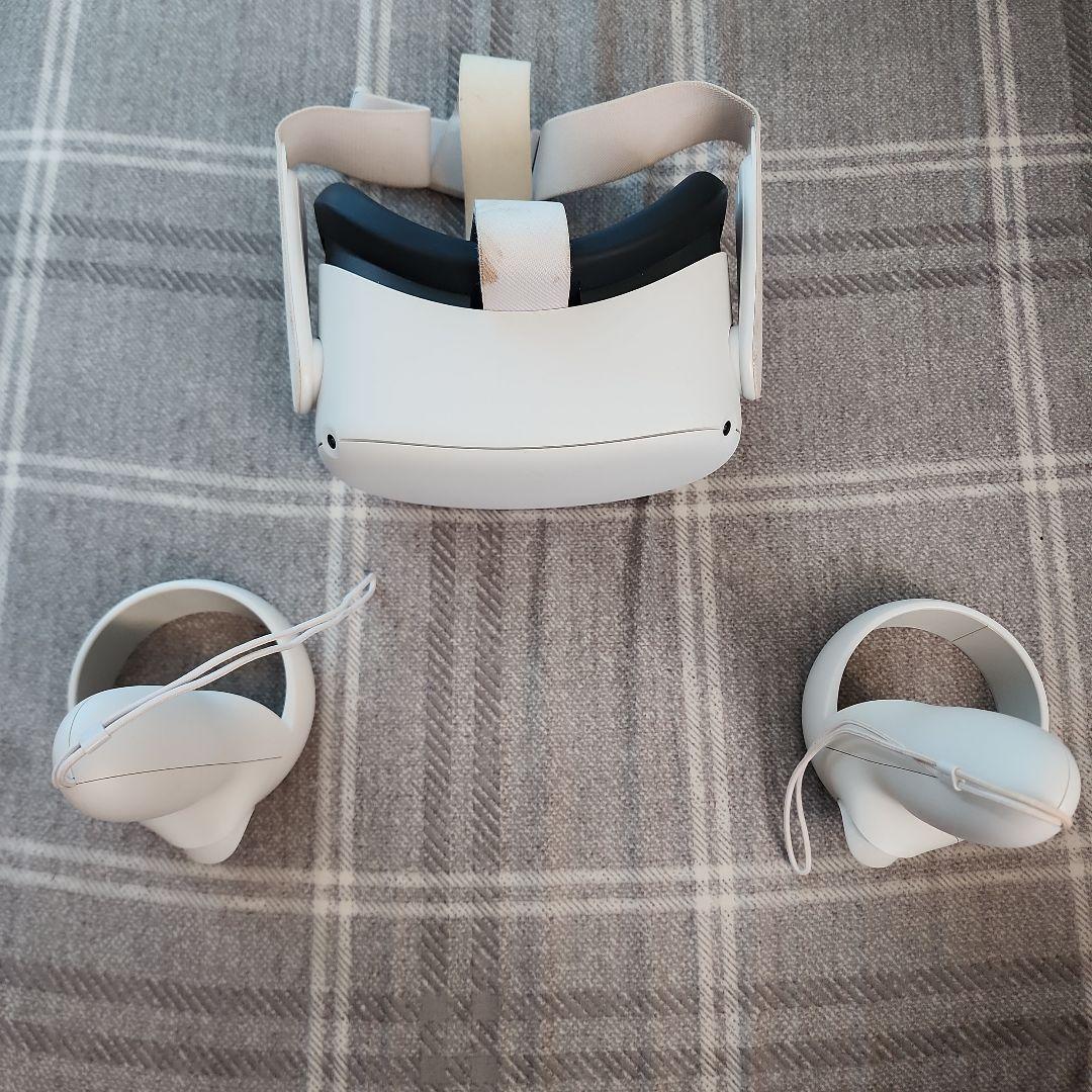  Quest 2 VRヘッドセットとコントローラー