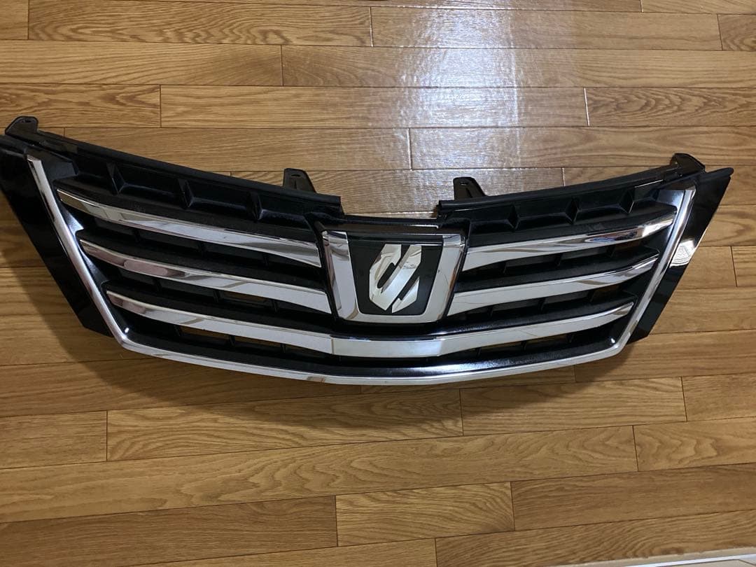 アルファード20後期 グリル　エンブレム