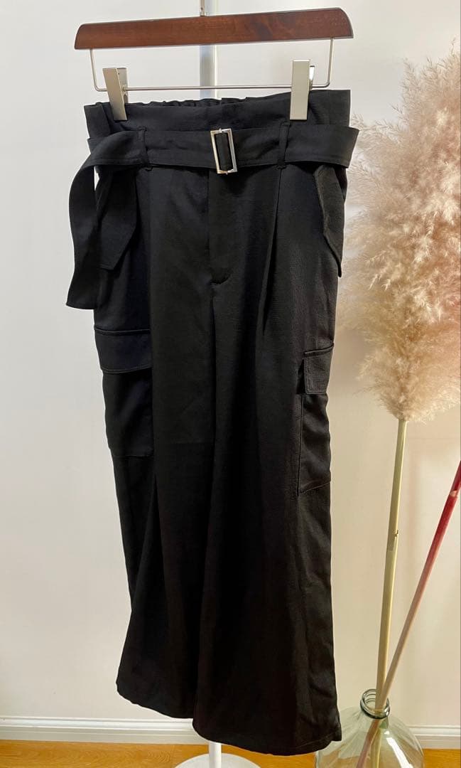 ストラ新品紙タグ付き⭐️洗える❗️泉里香着サテンカーゴパンツ2wayパンツ