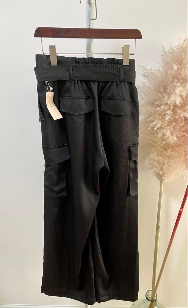 ストラ新品紙タグ付き⭐️洗える❗️泉里香着サテンカーゴパンツ2wayパンツ