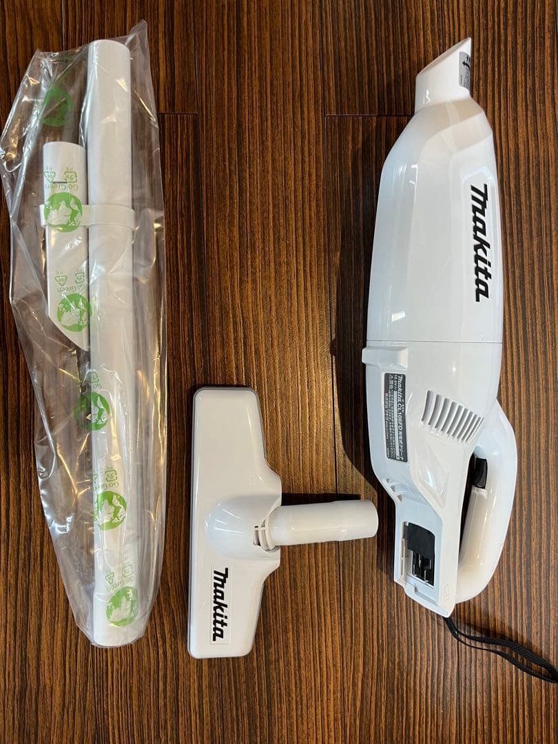 Makita ハンディクリーナー ホワイト ノズル付 ⭐️充電インパクトドライバー