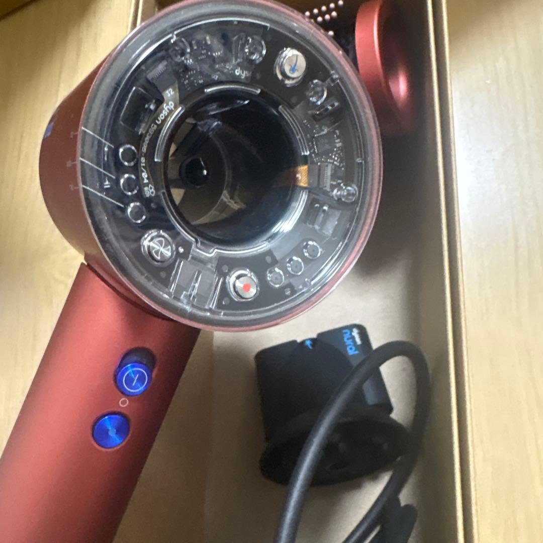 【早い者勝ち】ダイソンヘアドライヤー