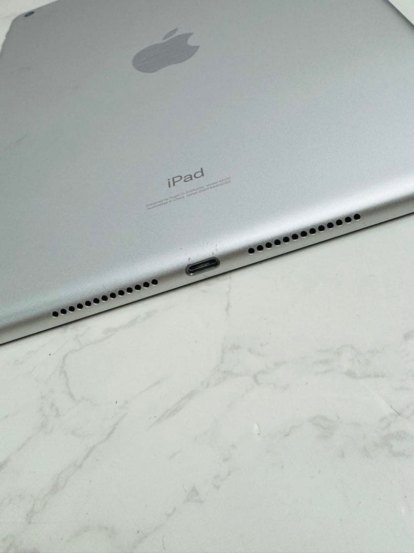 Apple iPad 第8世代 32GB Wi-Fiモデル MYLA2J/A