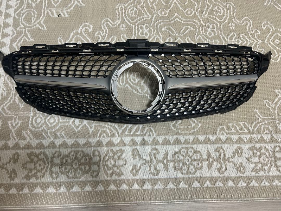 メルセデス・ベンツ w205 後期　純正ダイヤモンドグリル