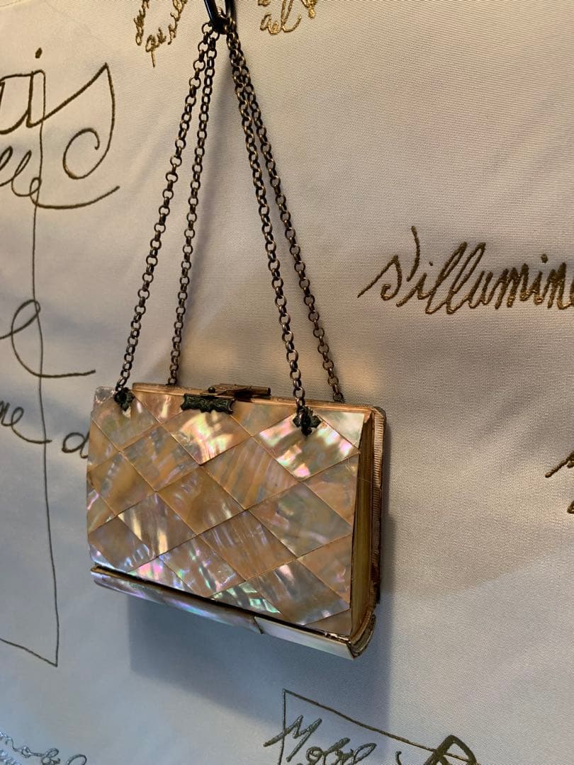 フランス製　アンティーク　レアな鞄型の手で持つ聖書！周りが貝細工で見事です！