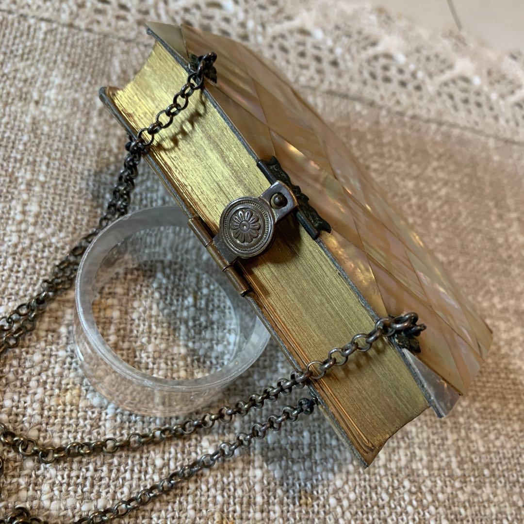 フランス製　アンティーク　レアな鞄型の手で持つ聖書！周りが貝細工で見事です！