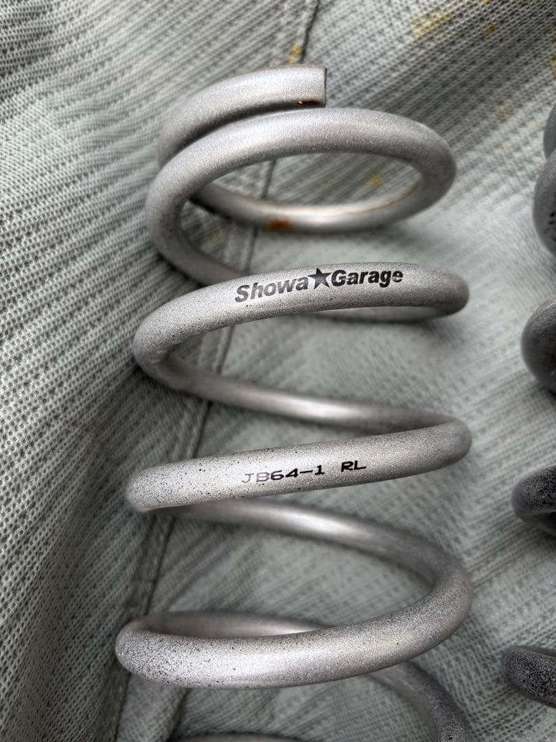 1インチリフトアップコイル　ジムニーJB64 ショウワガレージ　車高センサー