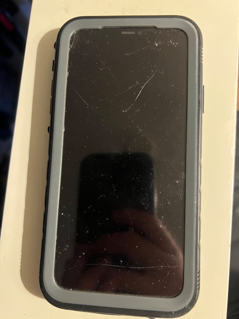 iPhone 11 pro max 画面割れ