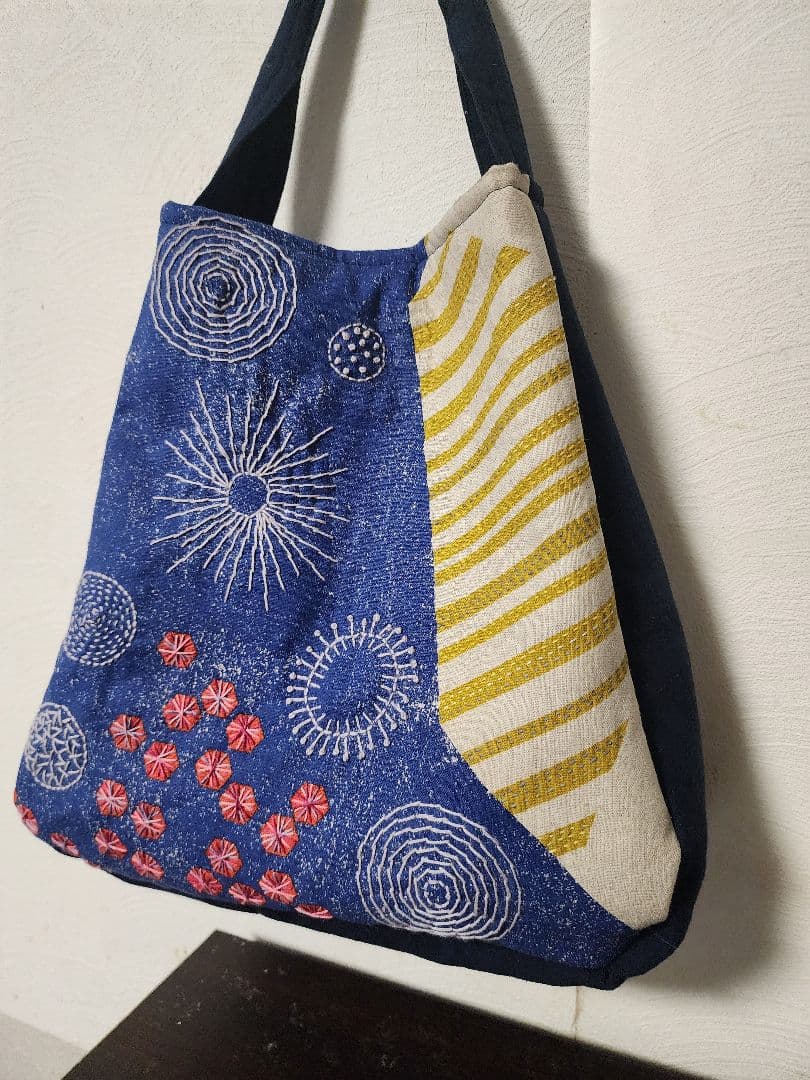 ♡新作　刺し子が個性的で素敵な三角トードバッグ　センソユニコ慈雨等