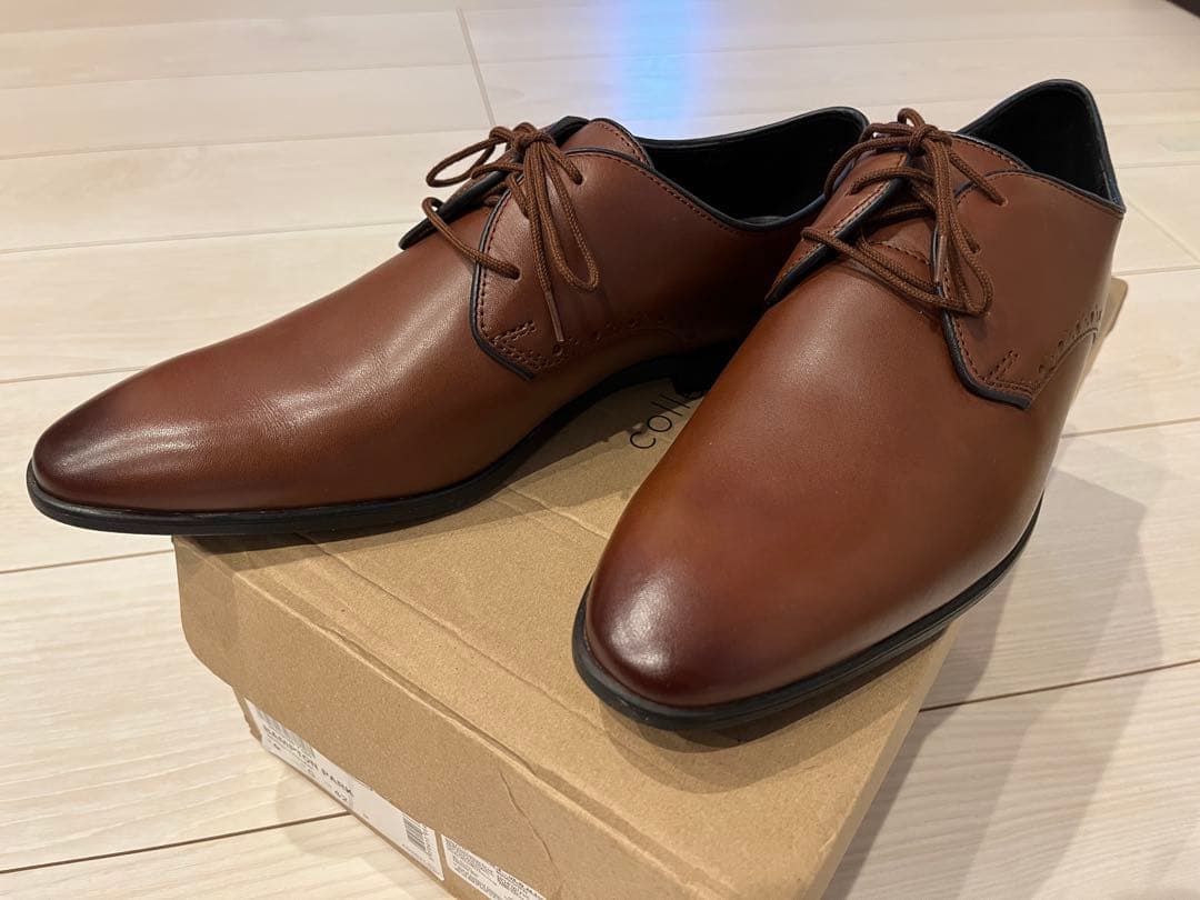 ザワちゃん　クラークス　レザーシューズ　茶　clarks