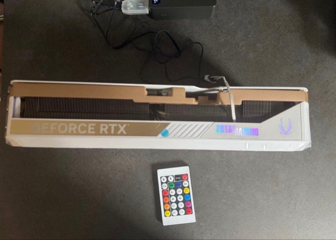 RTX 5090 ZOTAC 白 インテリア APP操作／音に反応