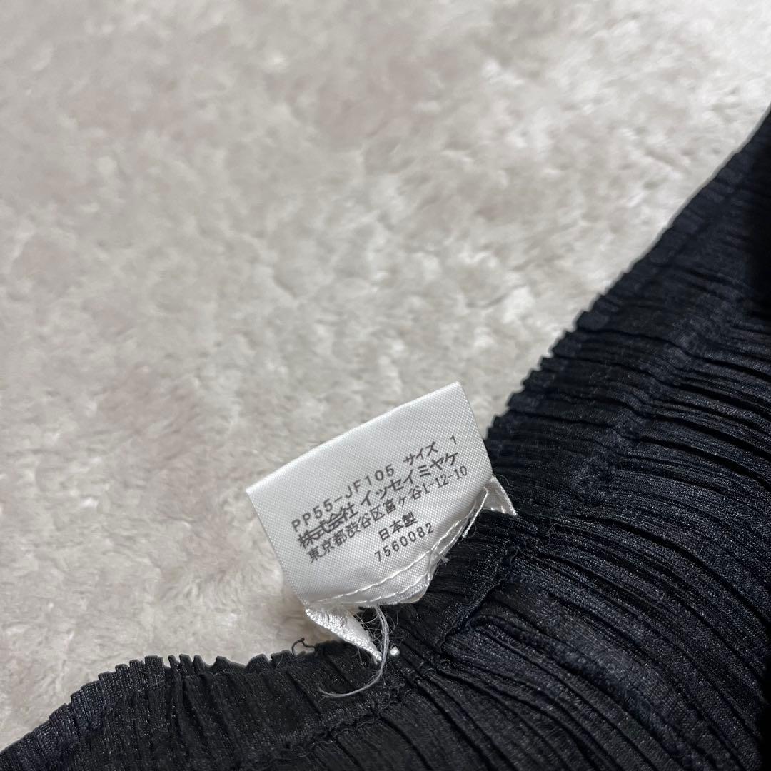 みん　　イッセイミヤケ　黒　ブラック　ストレートパンツ