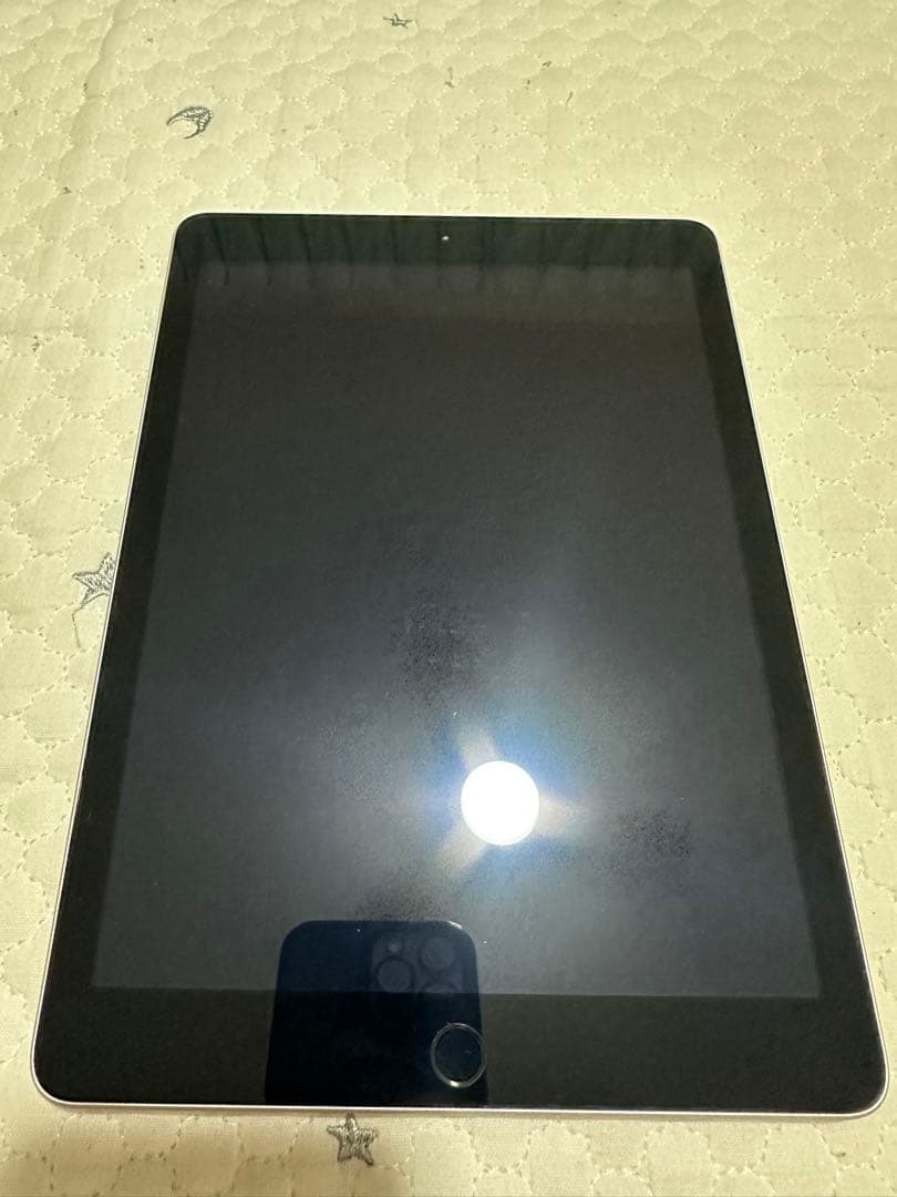 Apple iPad 第5世代 シルバー 本体 32GB