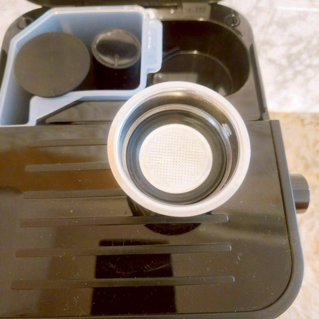 DeLonghi デロンギ エスプレッソマシン EC235J-BK