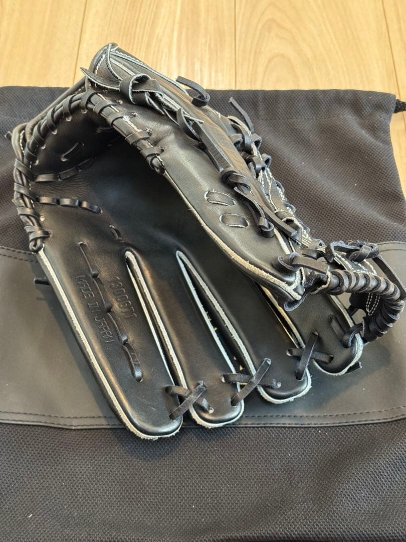 【美品】アンダーアーマー　野球硬式グラブ　外野手用　黒　(1300671）