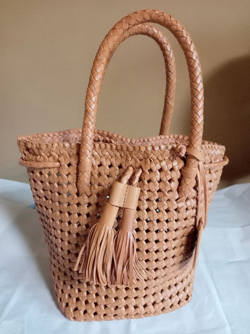 RENキャメル やぎ革メッシュバッグ タッセル付き