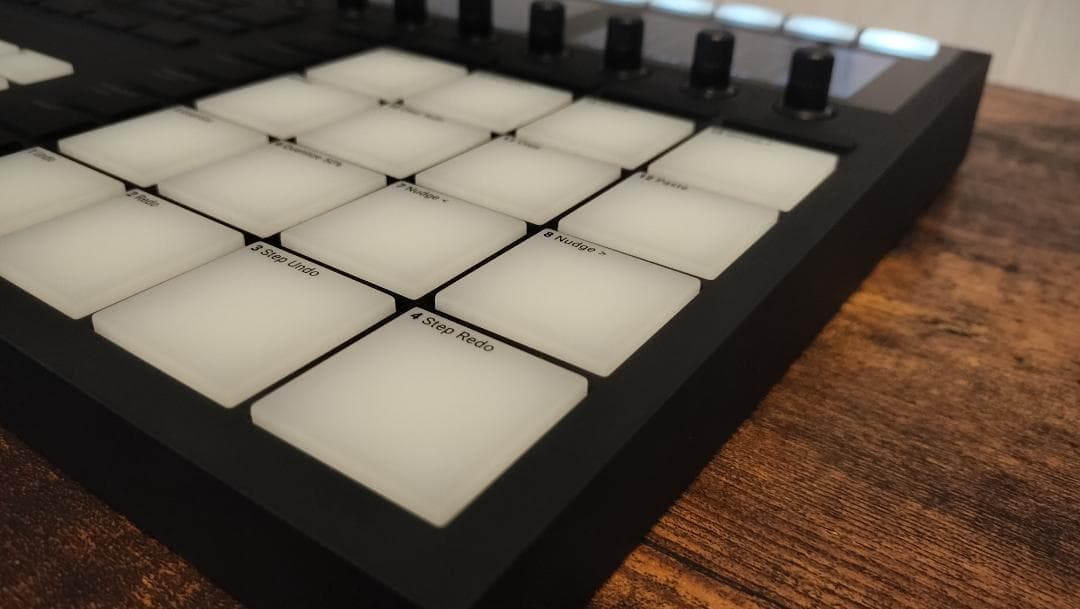 MASCHINE MK3 箱 付属品 NATIVE INSTRUMENTS_美品