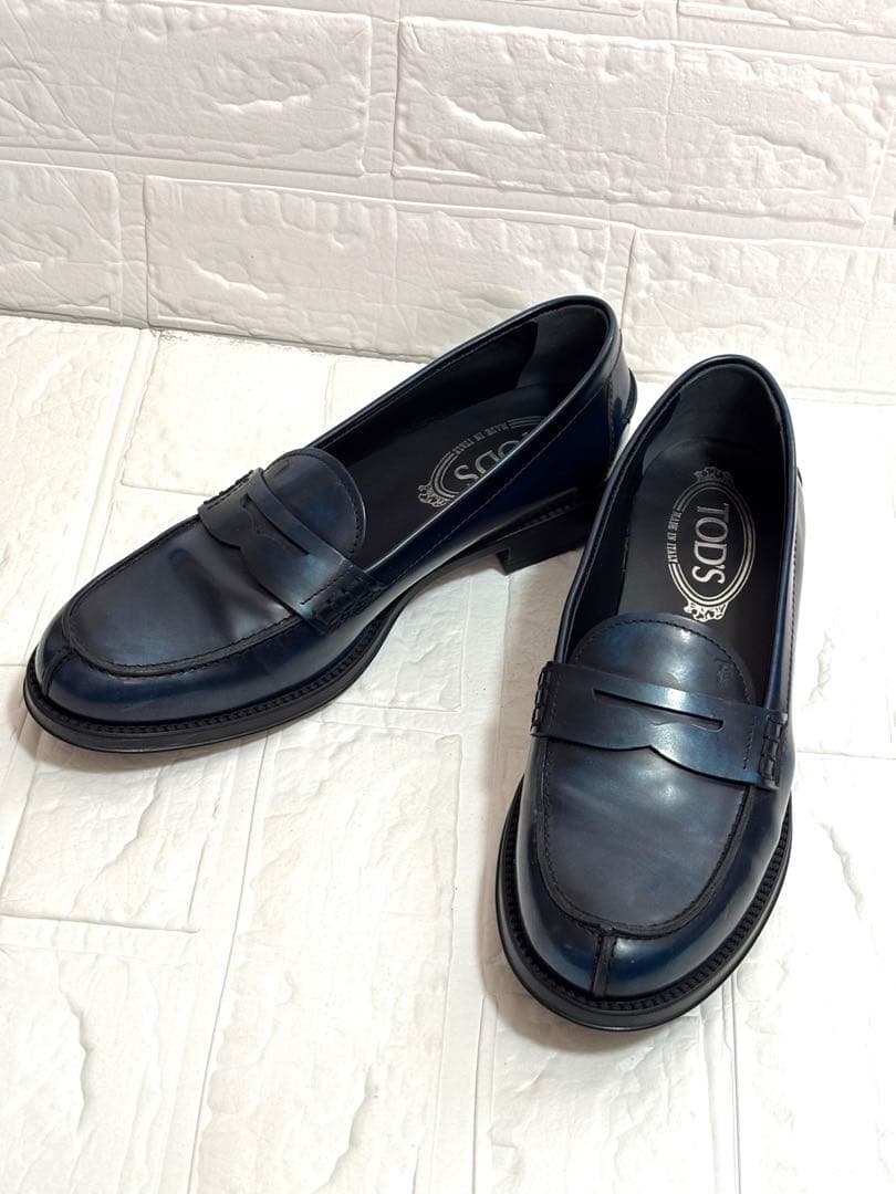 ほぼ未使用TOD'S ダークネイビー　レザー ローファー36サイズ jp23