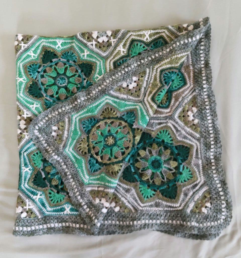 C428　手編みマルチカバー　ブランケット　モチーフ編み　モチーフ繋ぎ　大判