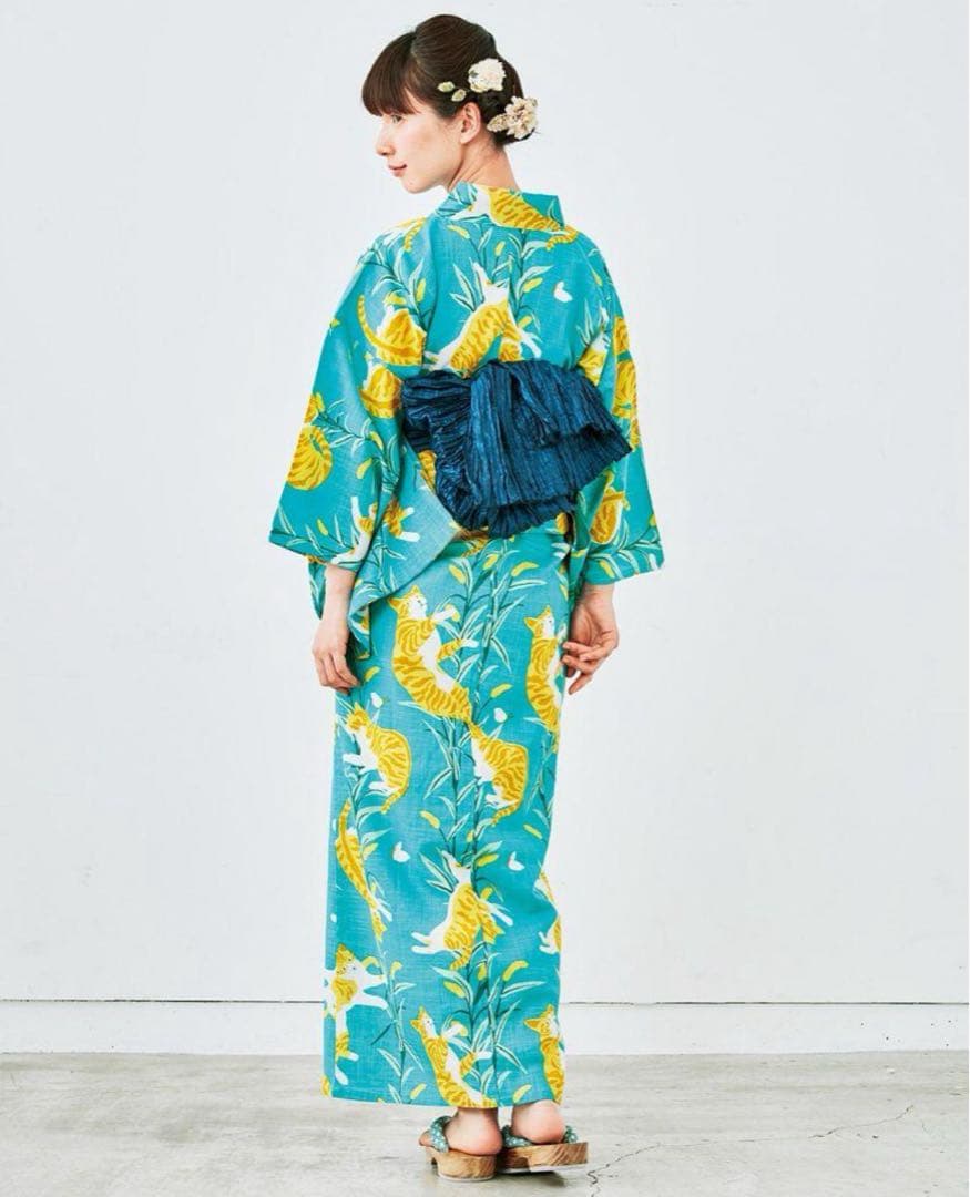 フェリシモ 猫部 浴衣 ねこじゃらしの草原で遊ぶ茶トラ猫とちょうちょの浴衣