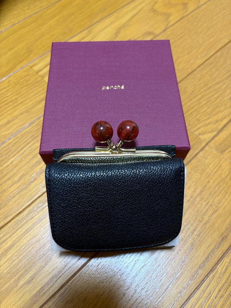新品未使用 ペルケ parche 黒 レザー がま口 アクリル玉三つ折ミニ財布