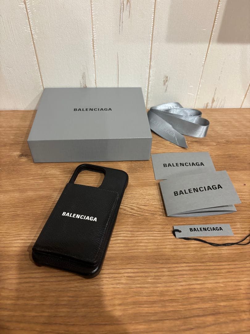 【美品】BALENCIAGA バレンシアガ iPhone13proケース