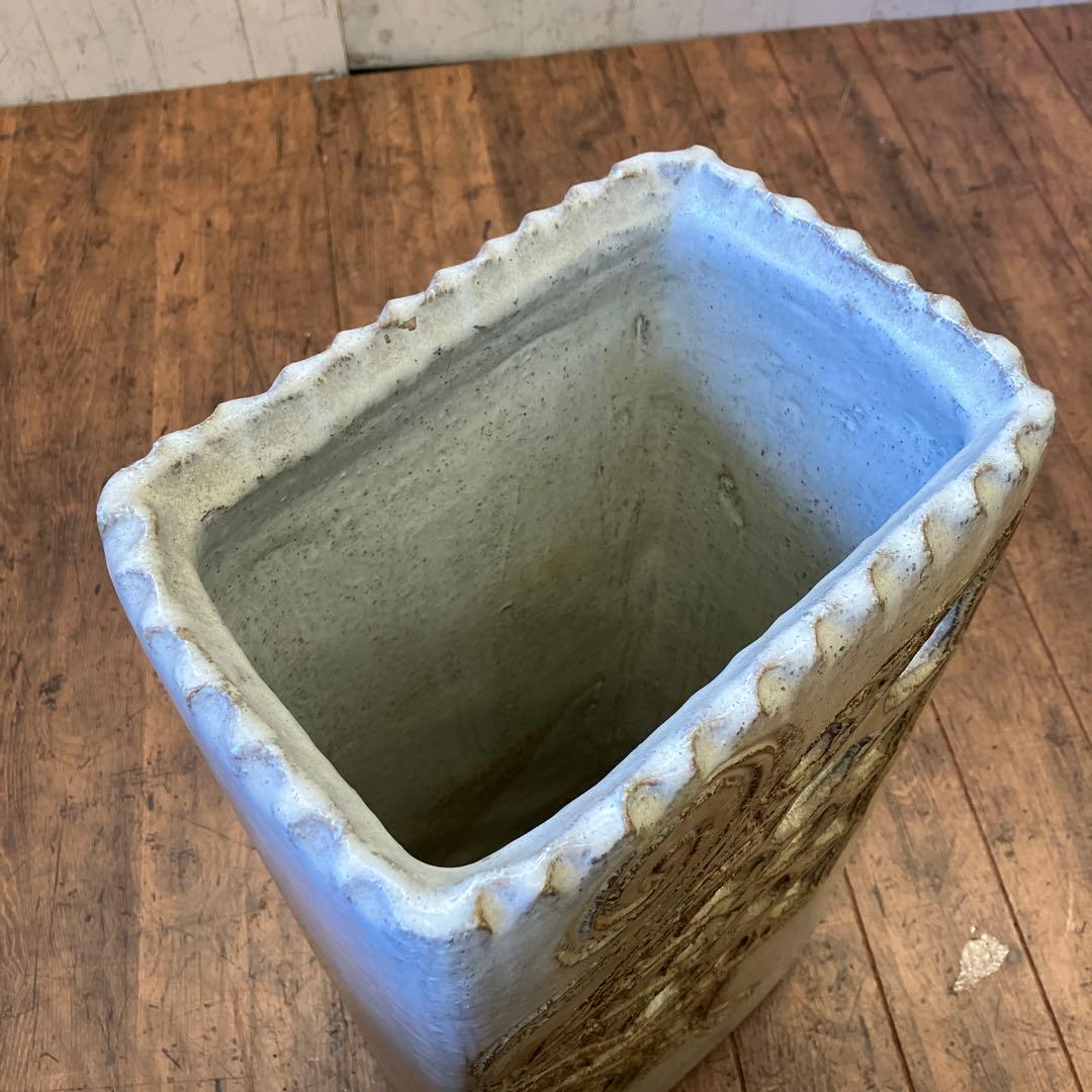 アンティーク モダン 銘入 陶器製 透かし彫り 傘立て 蝶々 玄関 収納