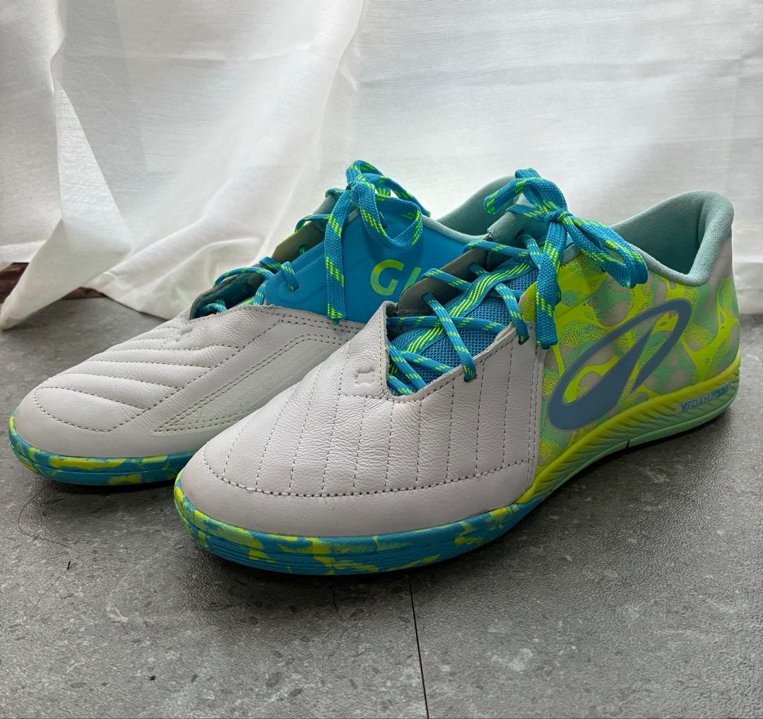 デカトロン フットサルシューズ