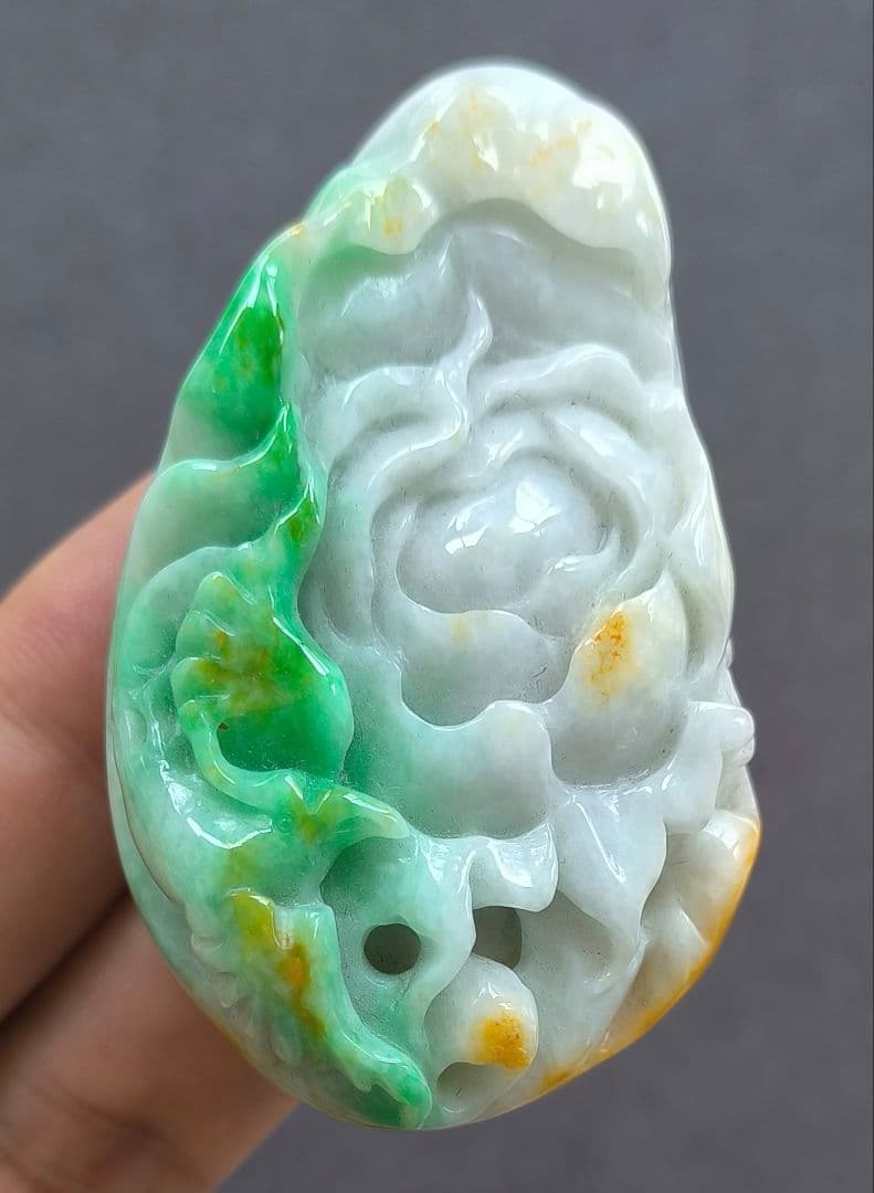 【おまとめ商品】ミャンマー産本翡翠のバングルとペンダントトップ（内径55ミリ弱）