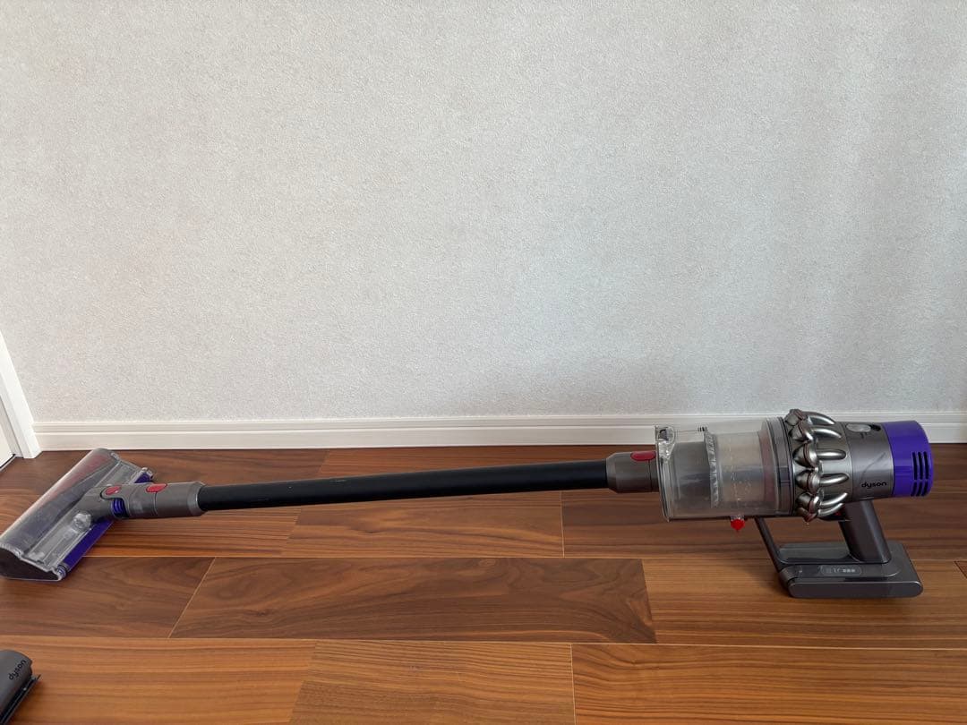 純正　Dyson V10 Fluffy コードレス掃除機 本体と付属品　ダイソン