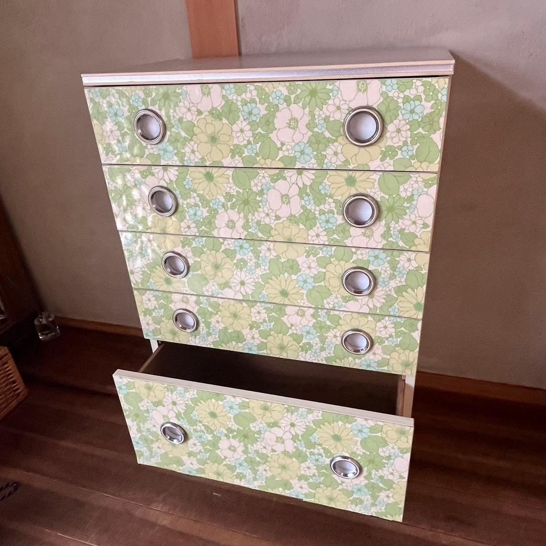 昭和レトロ　ポップな花柄デザインの6段チェスト