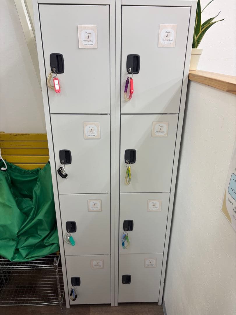 スチールロッカー 8人用
