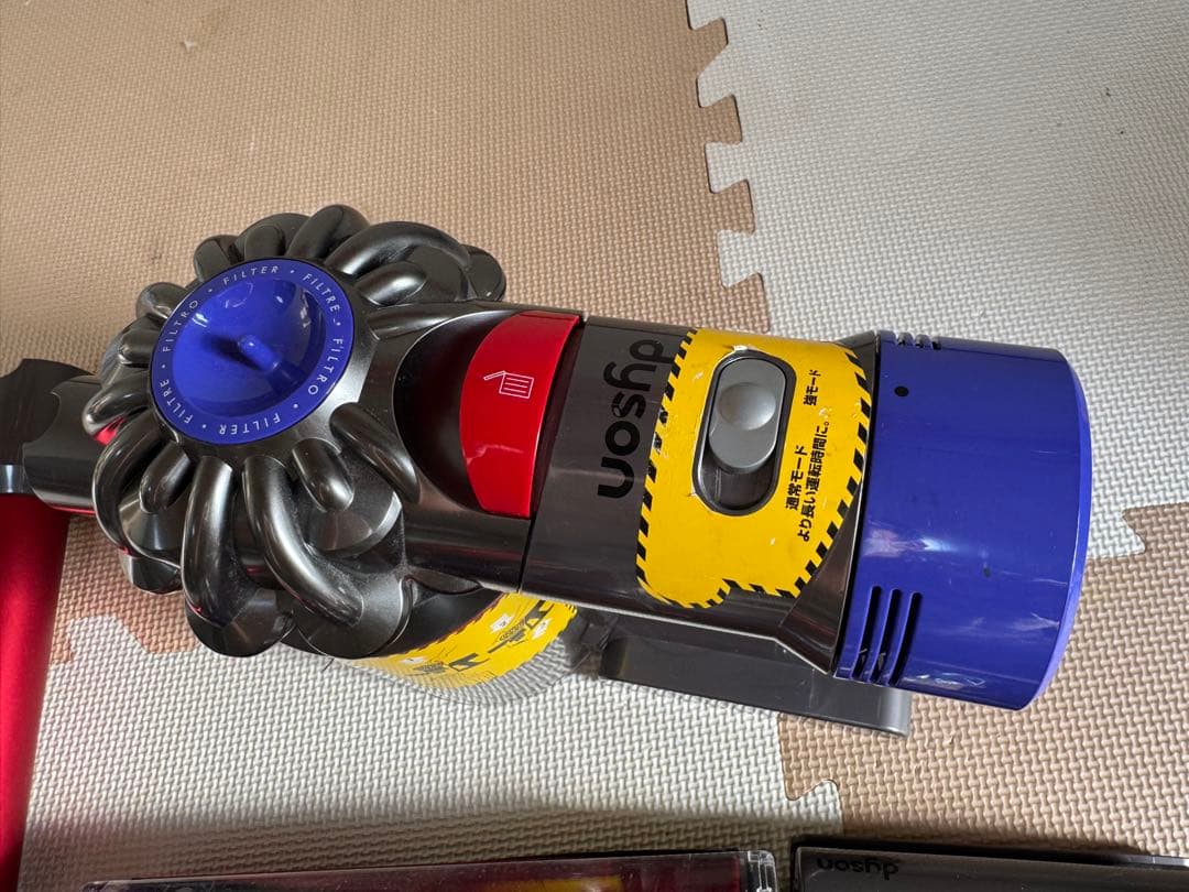Dyson SV10掃除機 本体と付属品