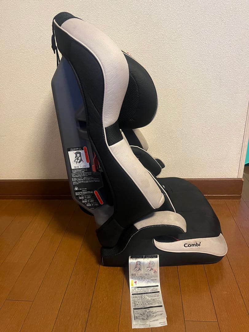 Combi ジュニアシート ブラック/ホワイト
