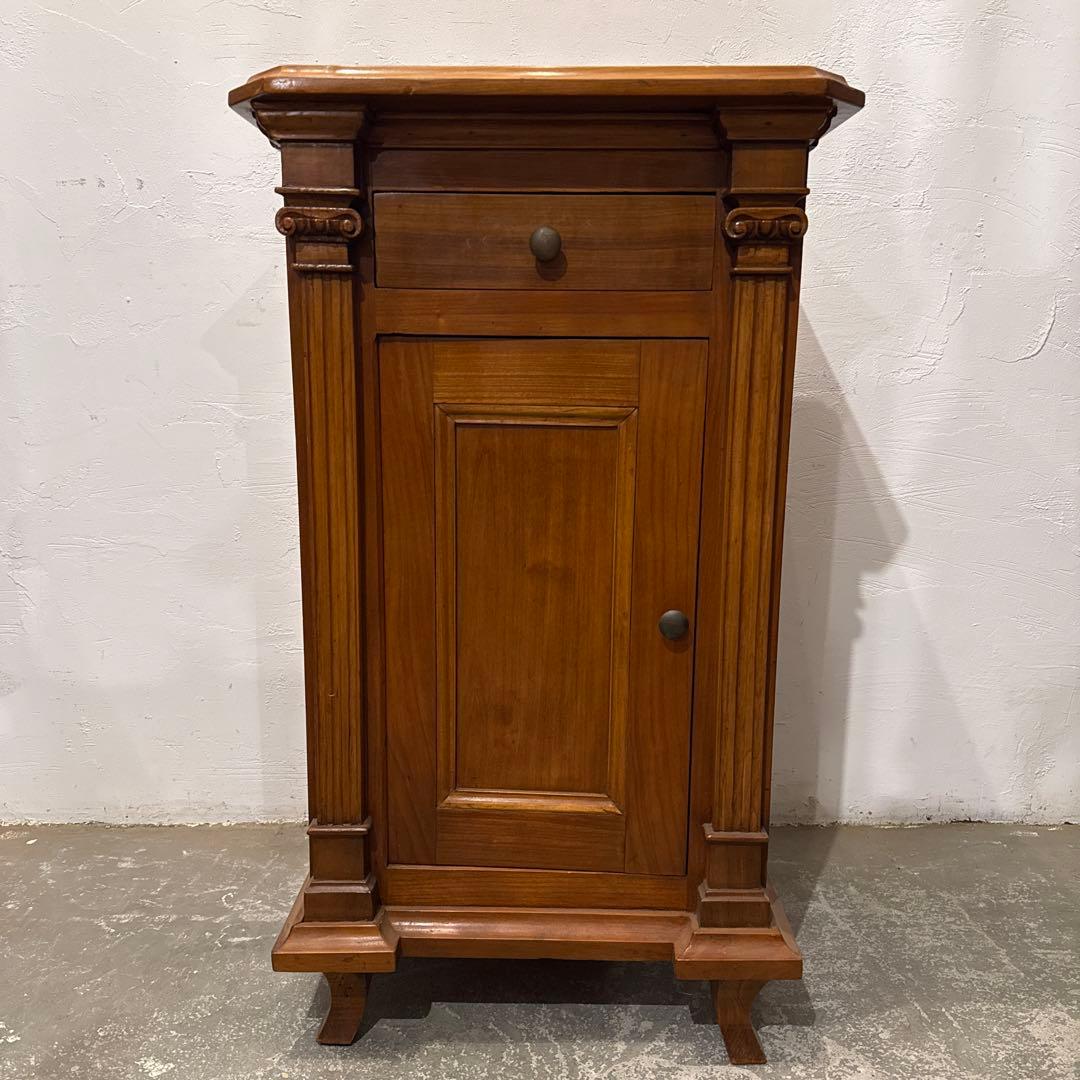 年末年始saleヴィンテージ　木製サイドテーブル　引き出し／扉収納付き