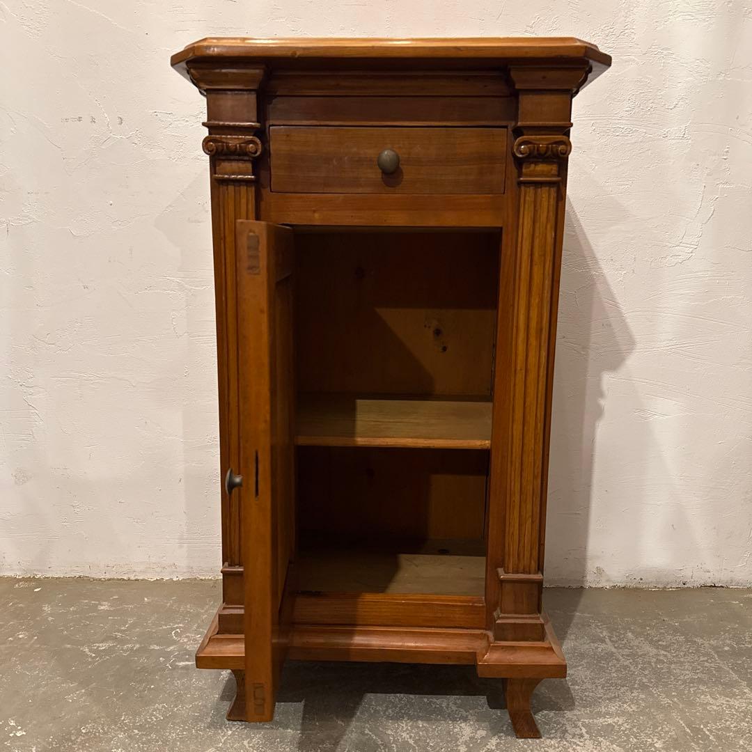 年末年始saleヴィンテージ　木製サイドテーブル　引き出し／扉収納付き