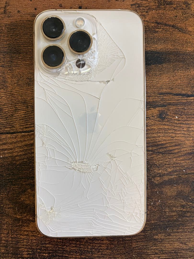 iPhone 13 Pro 128GB ゴールド 背面割れ