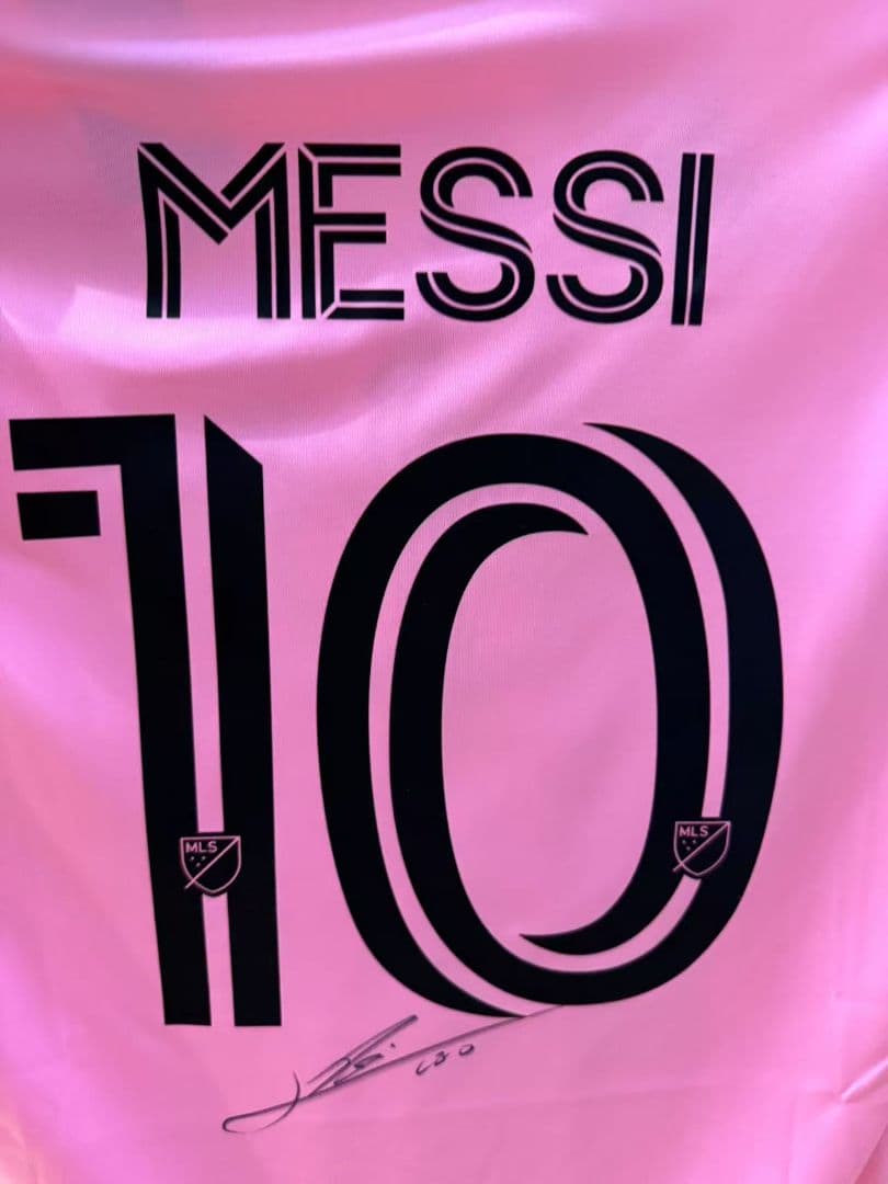 ゆ*場様 リオネル・メッシ直筆サイン入りインテル・マイアミユニフォーム