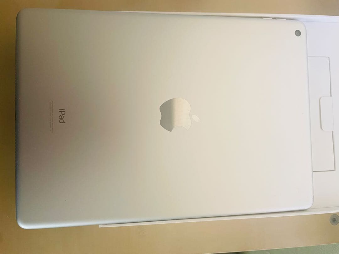 第9世代Apple iPad シルバー 64GB