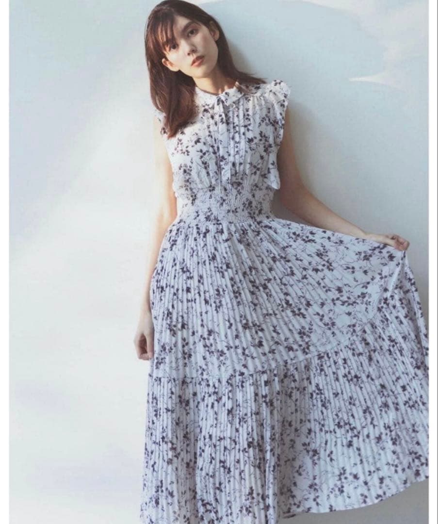 新品タグ付き　SNIDEL Sustainableフリルプリーツワンピース