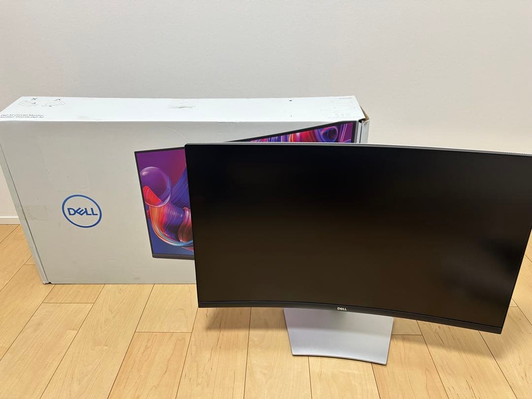 DELL 31.5インチ 4K 曲面モニター