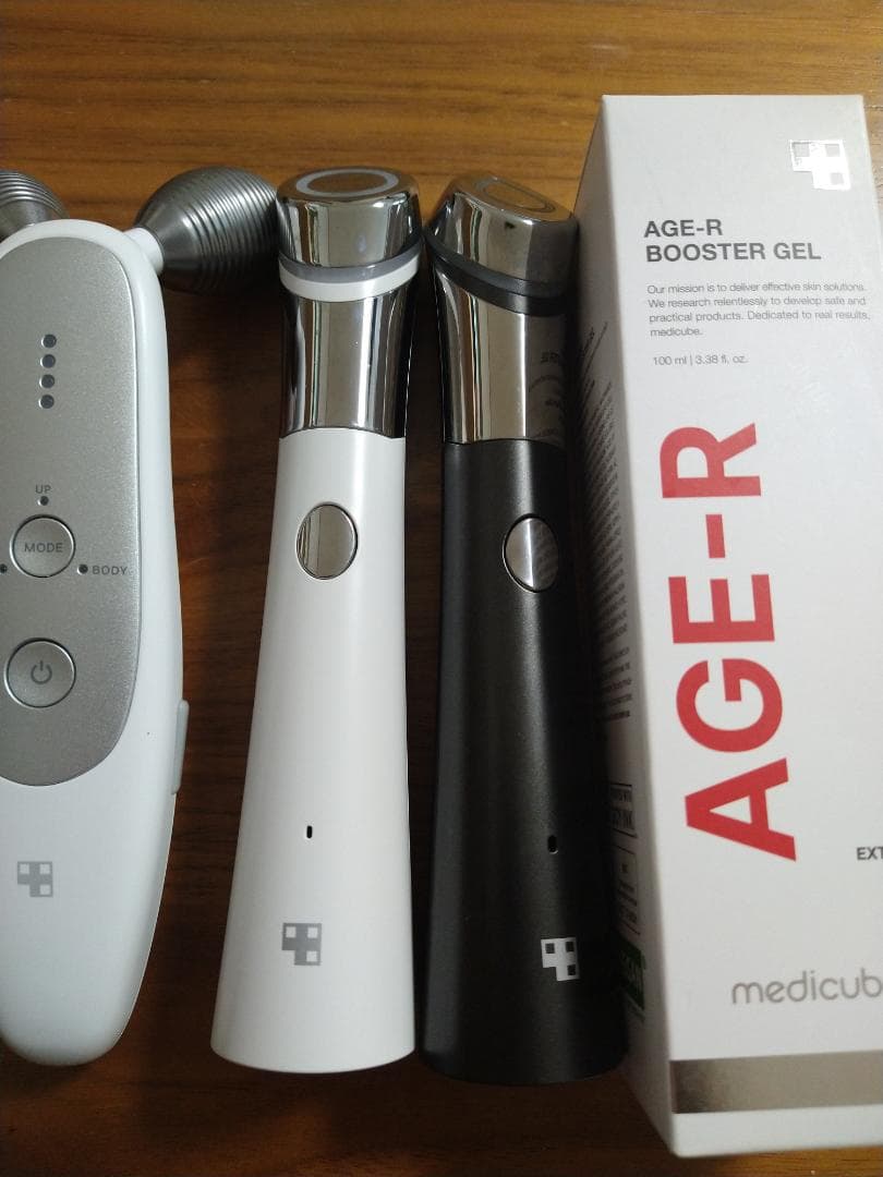 AGE-R 美顔器 ホワイト・ブラック 新品ブースタージェル　４点セット