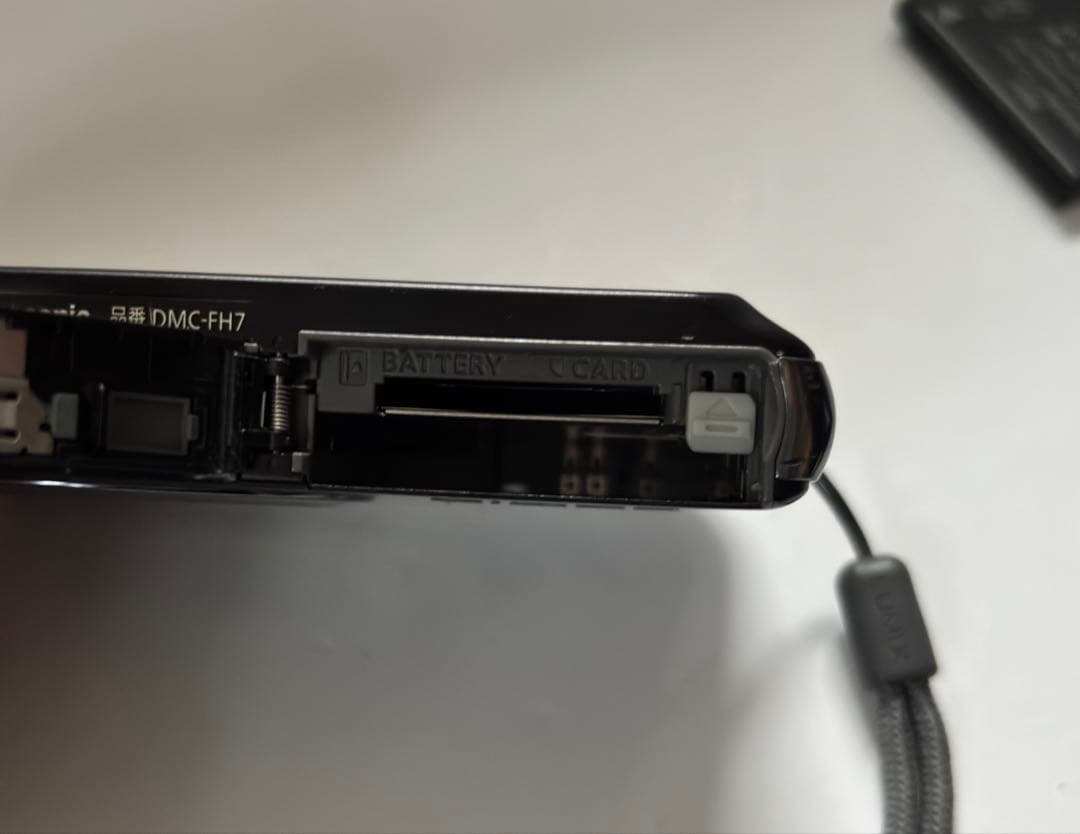 Panasonic DMC-FH7 コンパクトデジタルカメラ