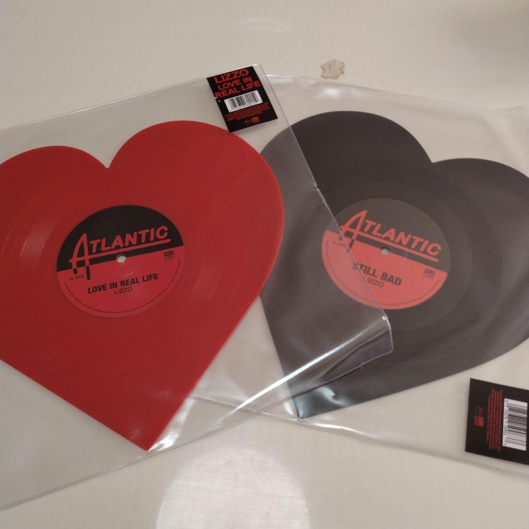 Lizzo ハート型レコードセット