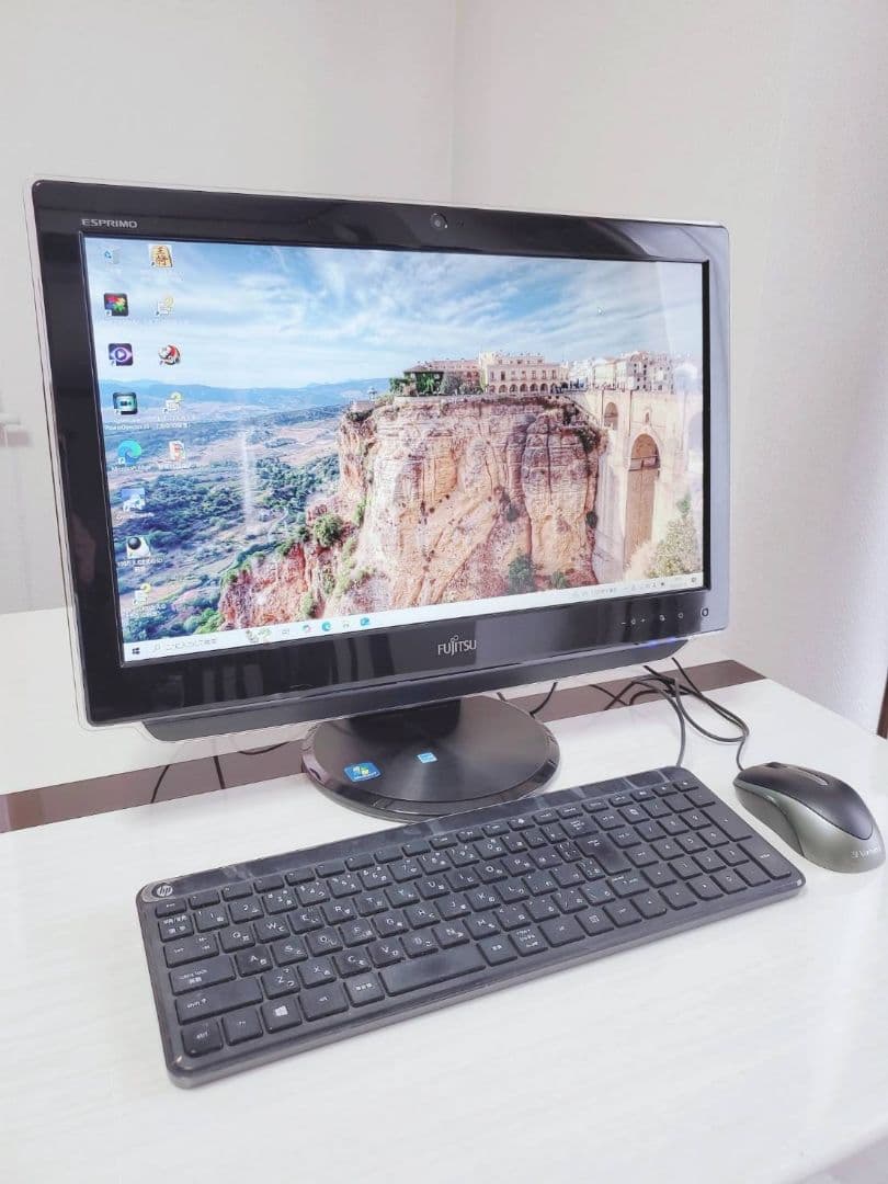 Fujitsu ESPRIMO 21.5インチ デスクトップPC